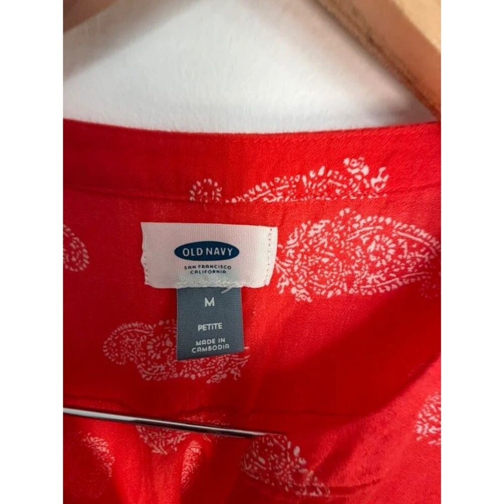 Old Navy Petite Red Paisley Button Front Tunic Blouse with Attached Cami Size M - Picture 6 of 11